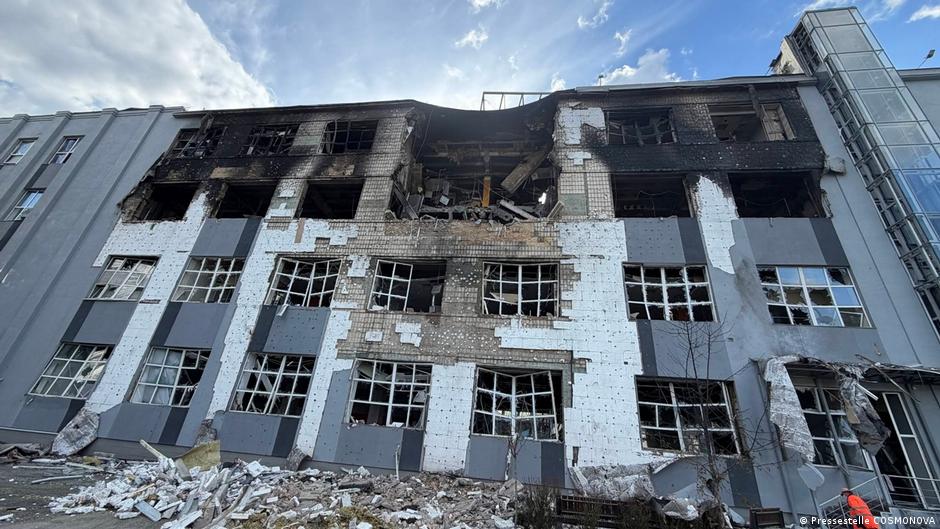 Edificios destruidos por los ataques en Ucrania dejando al menos ocho muertos tras bombardeos rusos