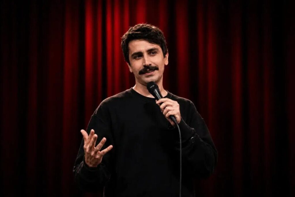 comediante turco preso recupera la libertad tras tres meses de detención en Turquía