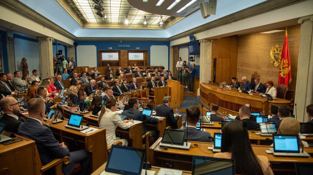 Parlamento de Montenegro aprueba ley que elimina la inmunidad por corrupción a funcionarios públicos