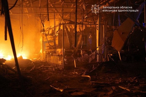 ataque drones Ucrania en Zaporiyia provoca incendio en centro comercial