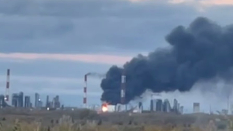 Drones Ucrania Rusia atacan refinería de petróleo en Omsk y Ujta confirmado por Zelenski