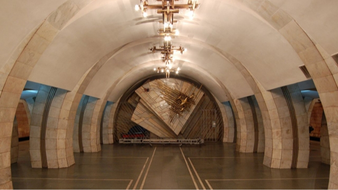 Vagones del metro de Kiev detenidos en una estación tras un corte de tensión en la red eléctrica
