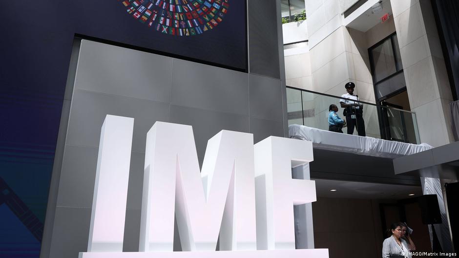 Sede del FMI en Washington con la previsión FMI 2026 de crecimiento global al alza