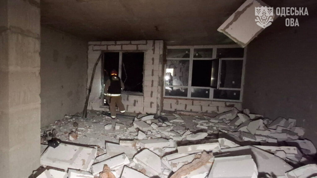 Ataque Odesa deja edificio residencial destruido tras bombardeo ruso en la ciudad ucraniana