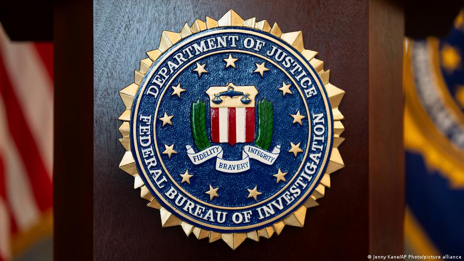 Exagentes FBI despido político tras investigar a Trump presentan demanda ante tribunales federales