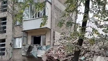 Daños causados por el ataque Sloviansk con bomba FAB-250 que dejó un muerto y varios heridos