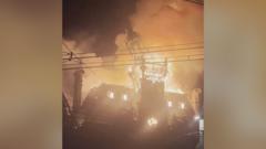 Torre del ayuntamiento de Limoges en llamas durante las protestas en Francia