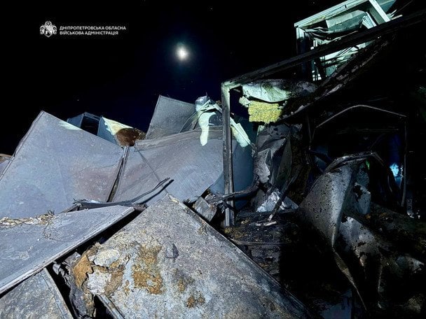 Edificio destruido tras ataque Dnipro en centro de negocios blanco de nuevo bombardeo ruso