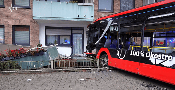 Accidente autobús escolar en Alemania tras chocar contra un edificio