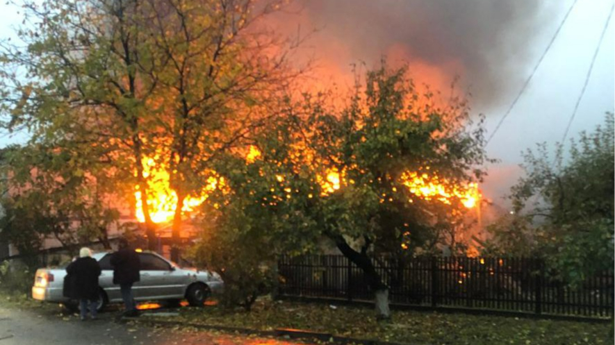 ataque Jmelnitski deja dos muertas y tres heridos tras bombardeo en la ciudad ucraniana