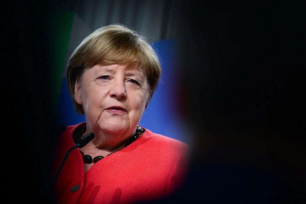 Angela Merkel apoya a una mujer como presidenta de Alemania en acto político