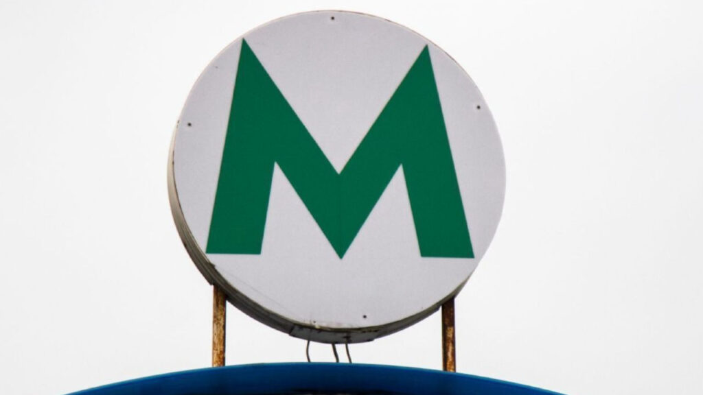 Vestíbulo de la estación Chernihivska del metro Kiev reabre al público tras periodo de cierre