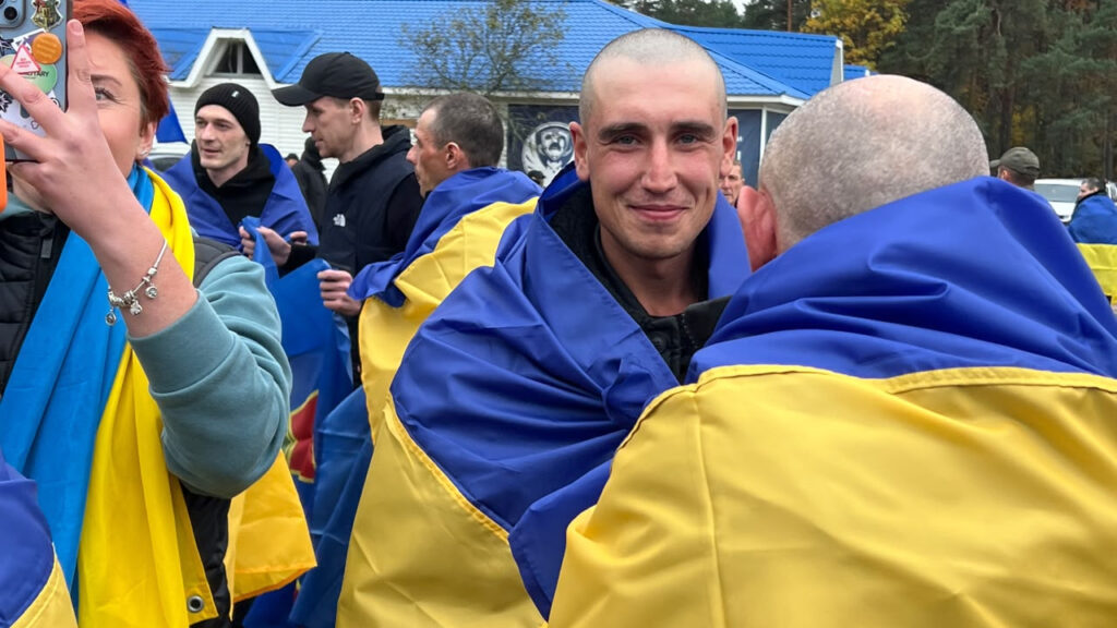 Intercambio de prisioneros entre Ucrania y Rusia con 270 soldados ucranianos liberados
