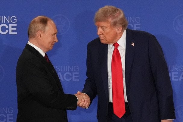 Soldados en el frente de la guerra Ucrania mientras EE.UU. evalúa nuevas concesiones a Rusia
