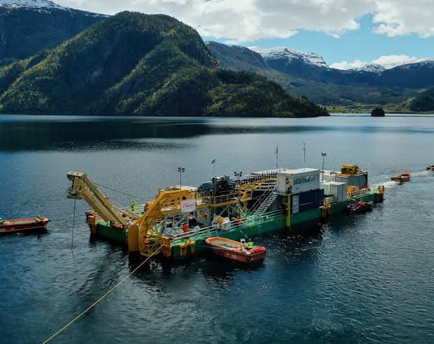 cables submarinos Reino Unido tendidos en el fondo del mar para transporte de energía eléctrica