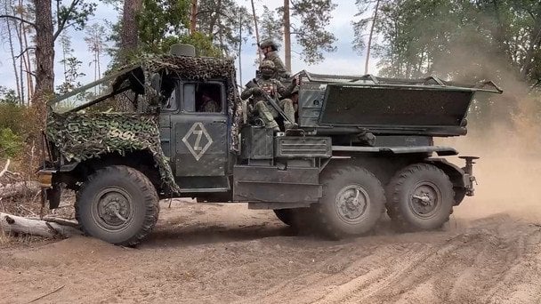 Soldados rusos en el frente de batalla reflejan el récord de bajas ejército ruso reportado por The Economist