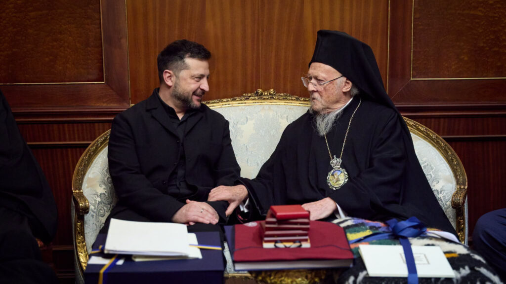 Zelenski y el patriarca Bartolomé se reúnen para hablar de paz en Ucrania y la situación de Oleshky
