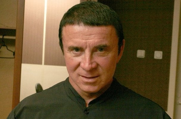 Retrato de Anatoli Kashpirovsky, el famoso hipnotizador ucraniano cuya muerte genera debate sobre el traslado de sus restos